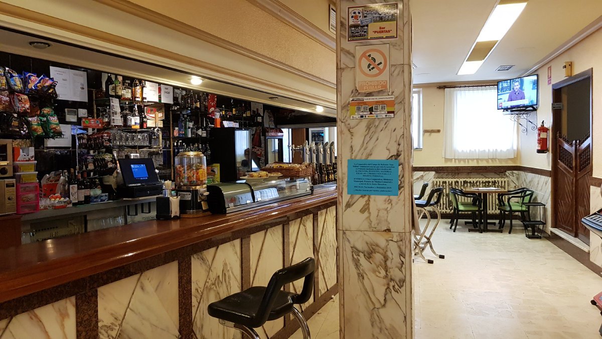 barpuertas001006.jpg